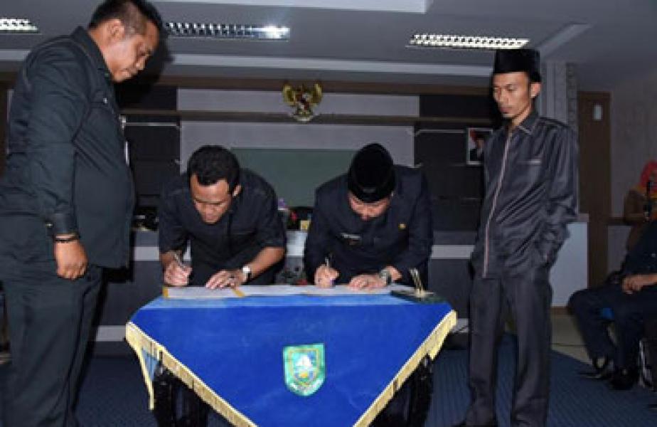 Bupati Bersama Ketua DPRD Bengkalis Tandatangani KUPA-PPAS APBD 2016