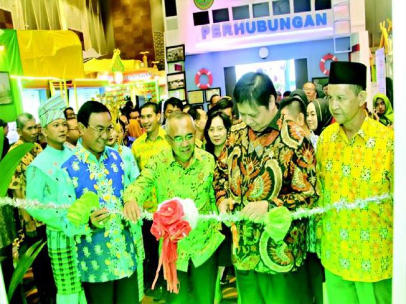 Bupati HM Wardan Hadiri Riau Expo 2016
