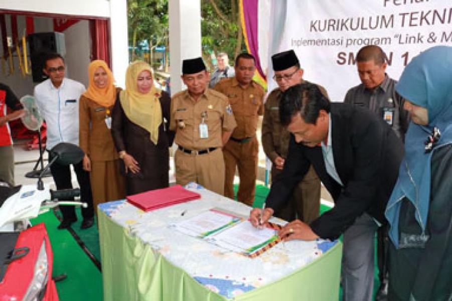 Bupati Harris Apresiasi Program 