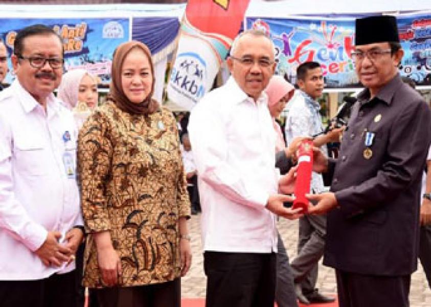 Bupati Wardan Terima Manggala Karya Kencana