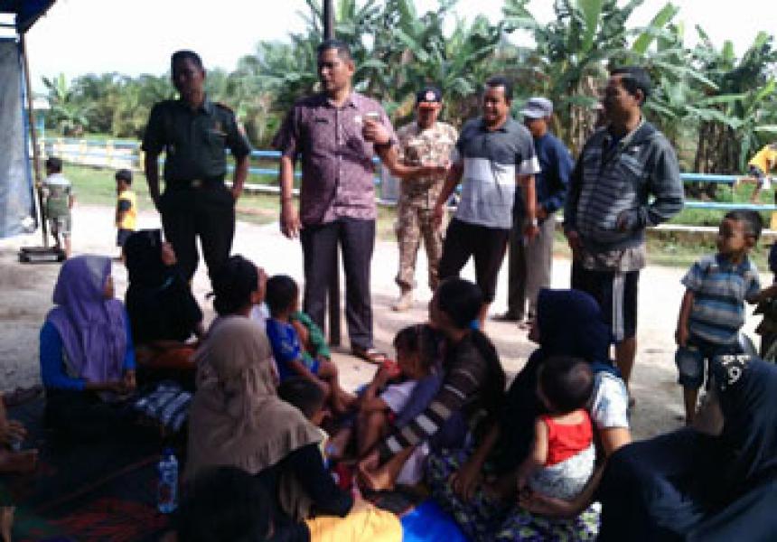 Danramil 03/Siak dan Kepala BPBD Siak Tinjau Lokasi Bencana Banjir Di Kampung Buantan Besar
