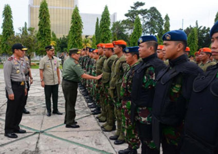 Danrem 031/Wirabima Mengecek Kesiapsiagaan Pasukan Pengamanan Aksi Unjuk Rasa