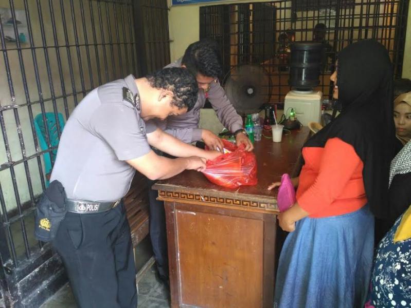 Demi Keamanan Sel Tahanan, Sat Sabhara Polres Kampar Lakukan Penggeledahan Pengunjung 