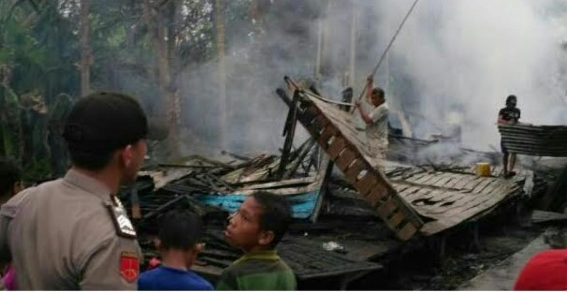 Ditinggal Berobat, Rumah Warga Kateman Dilalap Sijago Merah
