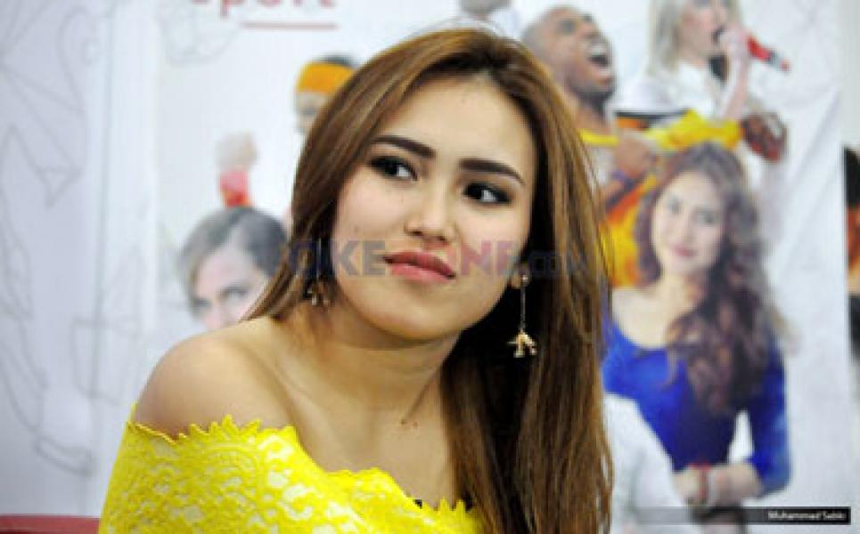 Dituding Luna Maya Tak Beretika, Ayu Ting Ting Tak Terima