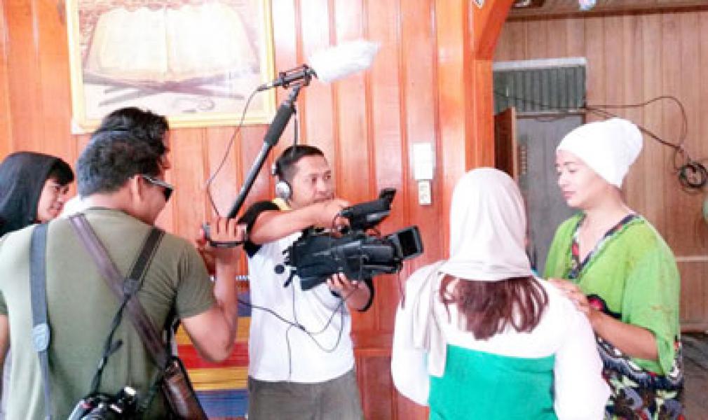 Film ‘Dendam Cinta’ Sutradara Parlindungan Goes to Campus