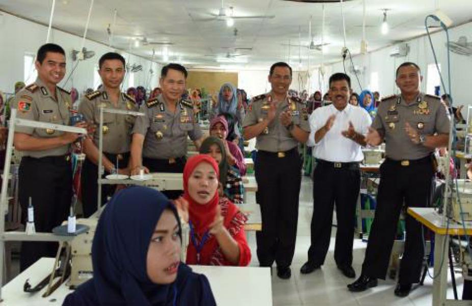 Kapolda Riau Kunjungi PKBM Bina Insani Dan RTMPE