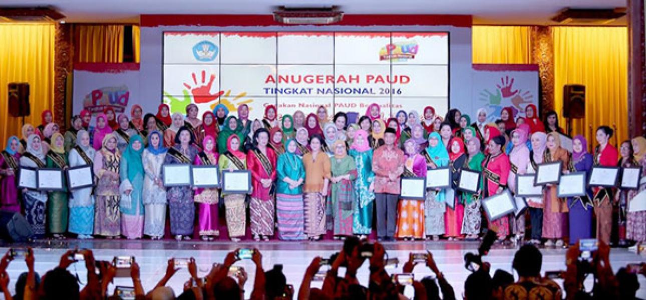 Ketua TP-PKK Inhil Zulaikhah Wardan Raih Anugerah PAUD Nasional