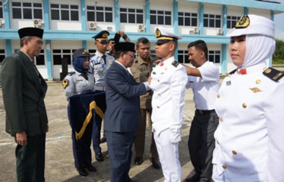 Lantik 39 Taruna Taruni Program Studi Kemaritiman Poltek Negeri Bengkalis, Ini Pesan Plt Sekda