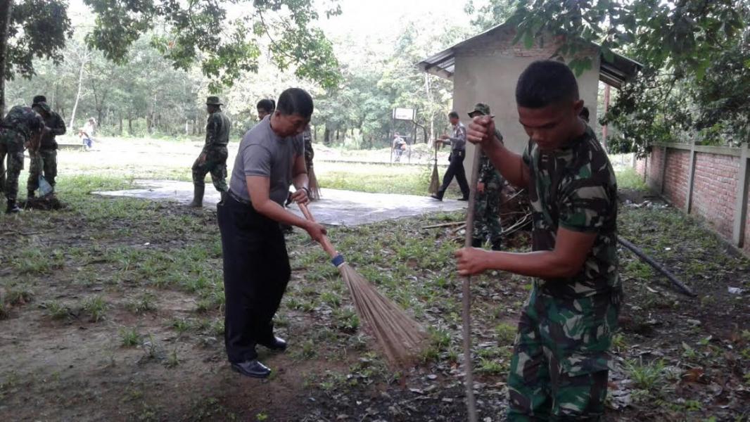 Personil Polres Kampar dan Polsek Jajaran, Koramil Adakan Gotong Royong Bersama Masyarakat