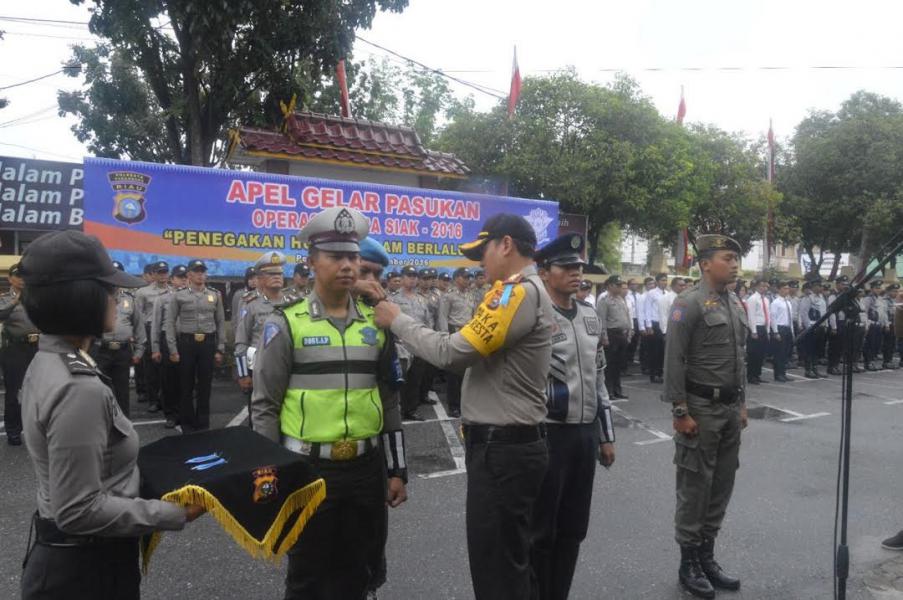 Pimpin Apel Gelar Pasukan Ops Zebra Siak 2016, Wakapolresta Pekanbaru Minta Personil Bertindak Tegas Namun Tetap Humanis