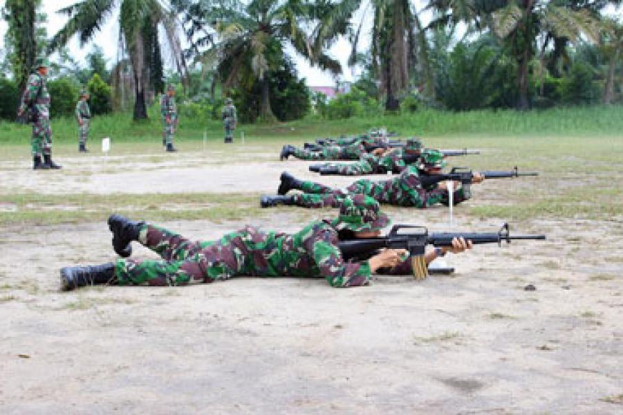 Tingkatkan Kemampuan Prajurit, Korem 031/Wirabima Gelar Latihan Menembak