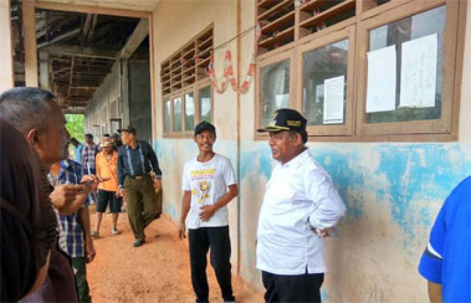 Wabup Jamiluddin Prihatian Melihat Kondisi Sekolah di Kecamatan Tanah Putih Tanjung Melawan