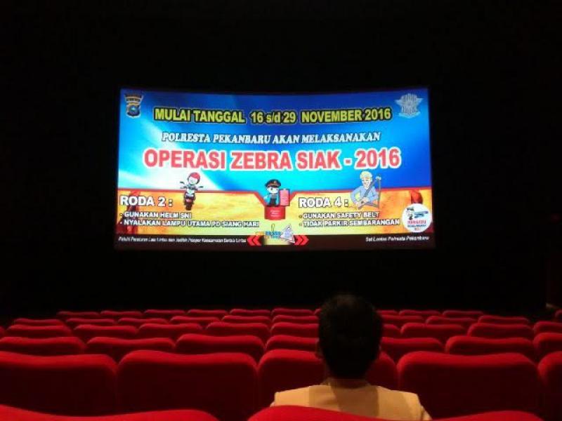 Sasar Anak Muda dan Remaja, Sat Lantas Pekanbaru Gandeng Pengelola Bioskop Sosialisasikan Operasi Zebra Siak 2016
