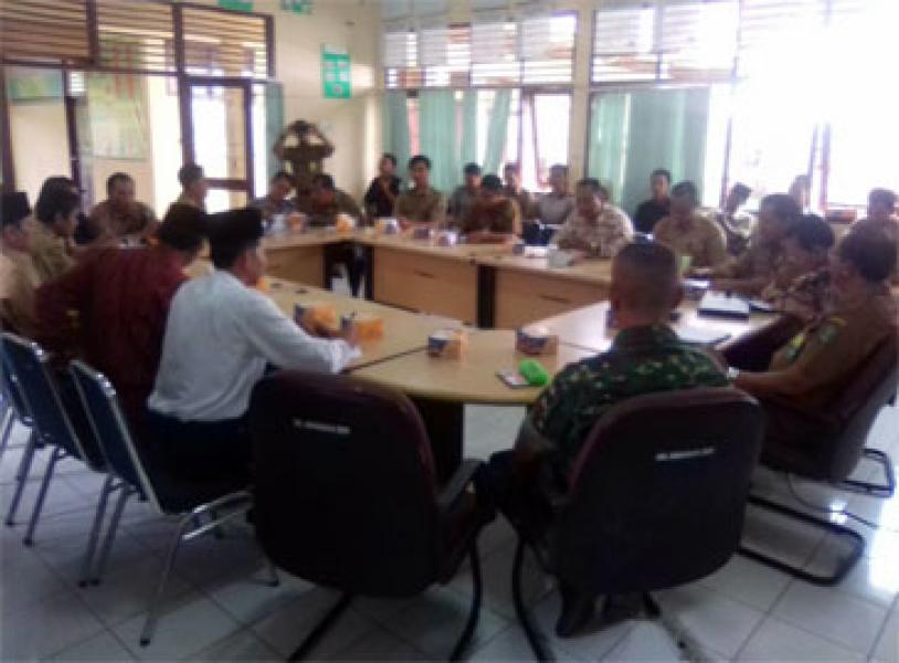 Babinsa Koramil 12/Pwk Sabak Auh Kodim 0303/Bengkalis Hadiri Rapat Evaluasi Kecamatan Bungaraya