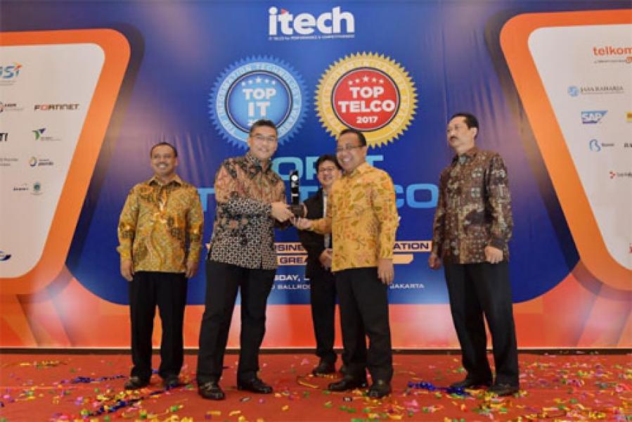 Bank Riau Kepri Raih 2 Penghargaan Tertinggi Pada Ajang TOP IT & TELCO 2017 
