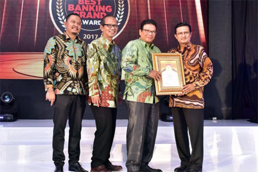 Bank Riau Kepri Raih Good Financial Performance Di Ajang Indonesia Best Banking Brand Award 2017