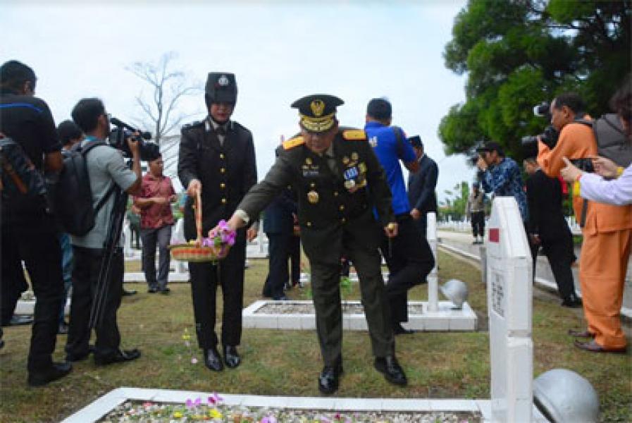 Danrem 031/WB Pimpin Ziarah ke Taman Makam Pahlawan Kusuma Dharma