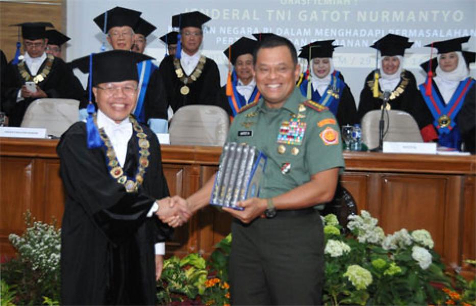 Jenderal TNI Gatot Nurmantyo Berikan Orasi Ilmiah di Unisba