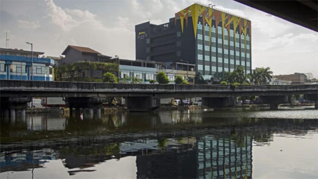 Menguak Pemilik Alexis