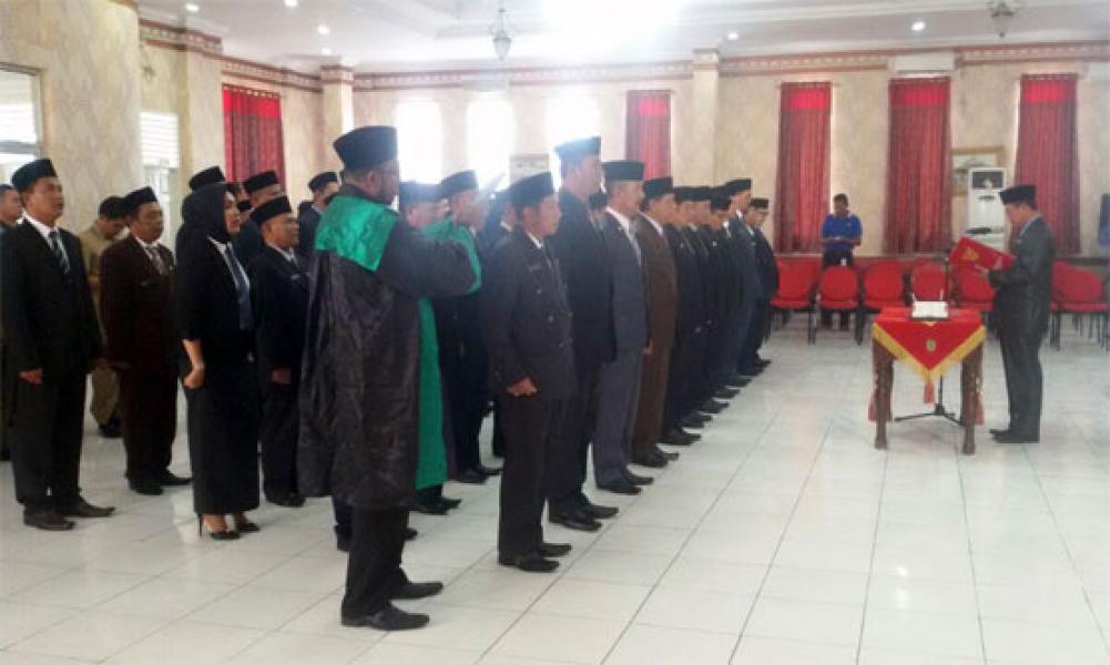 Sekda Rohil Lantik 44 Pejabat Eselon III dan IV