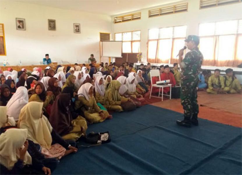 Siswa Siswi SMAN 01 Rupat Terima Penyuluhan Wawasan Kebangsaan Dari Babinsa Koramil 05 Rupat