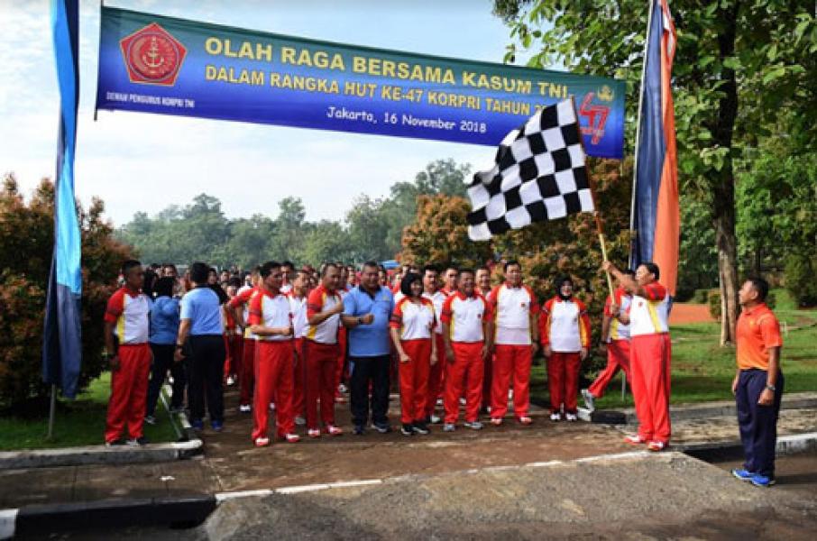 1.000 PNS TNI Ikuti Olahraga Bersama HUT ke-47 Korpri