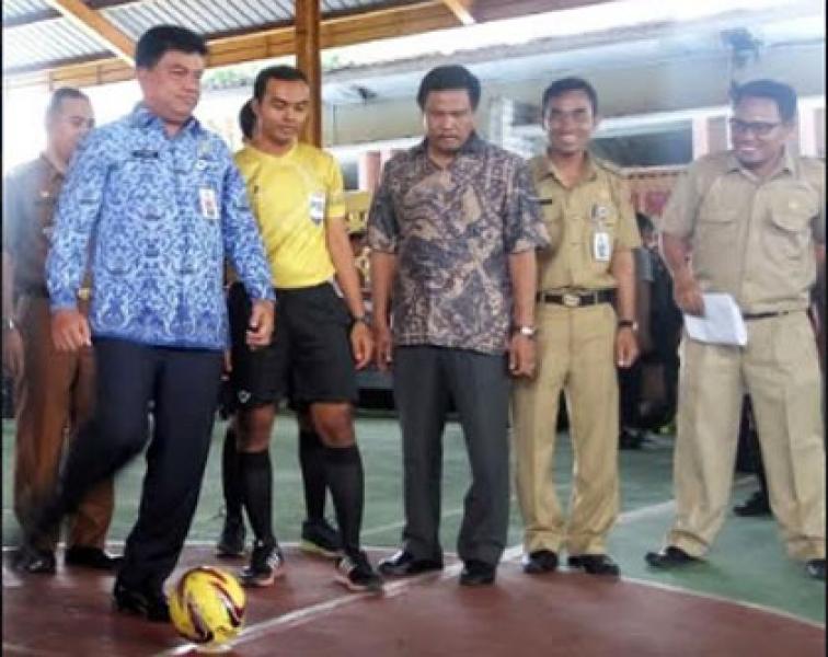 51 Tim Ikuti Turnamen Futsal Kepala Dinas Pendidikan Pekanbaru Cup ke 1