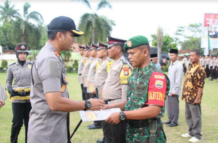 Babinsa Koramil 07/Kampar Kodim 0313/KPR Terima Penghargaan Dari Kapolres Kampar