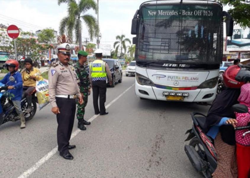 Babinsa Koramil 09/Langgam Bersama Polres Pelalawan Ikuti Kegiatan Operasi Zebra Muara Takus 2018