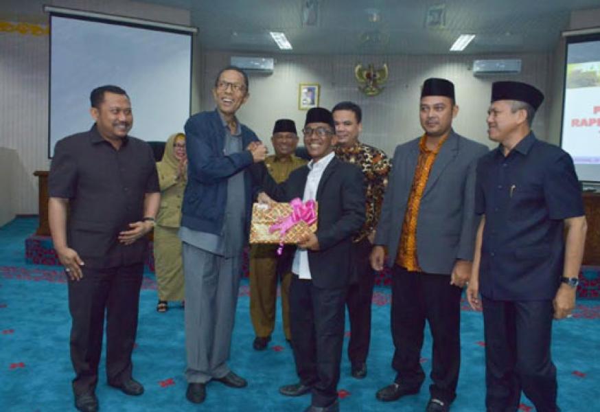 Bupati Kampar Serahkan Nota Keuangan RAPBD 2019 Ke DPRD Kampar