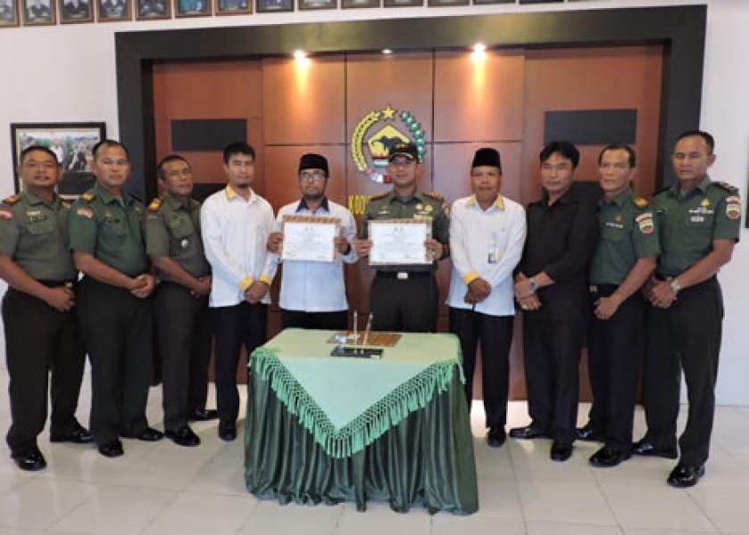 Dandim 0314/Inhil MoU Pendistribusian dan Pendayagunaan Zakat Melalui Bantuan Bedah Rumah untuk Kaum Dhuafa