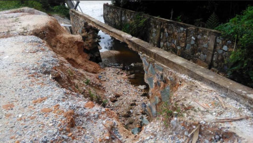 Dibangun Asal Jadi, Turap di Dusun Matoluak Desa Binuang Jebol