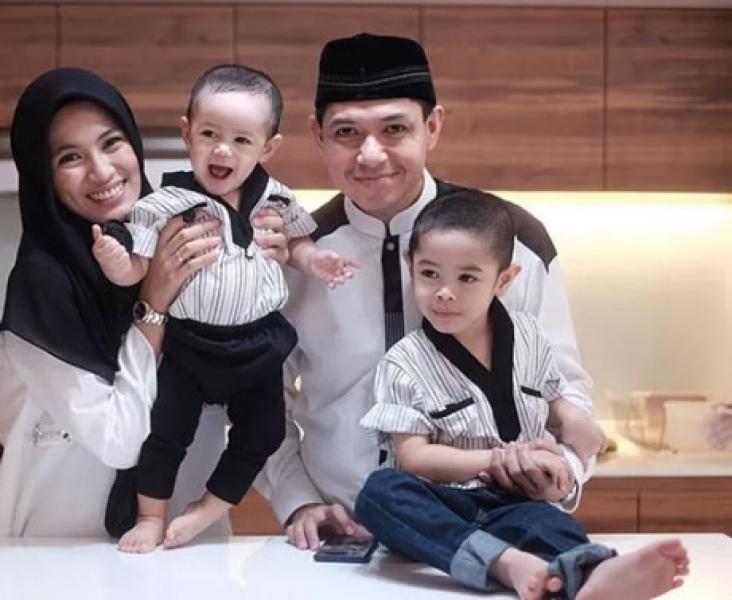 Dude Harlino Bangun Fondasi Agama Anak Sejak Dini