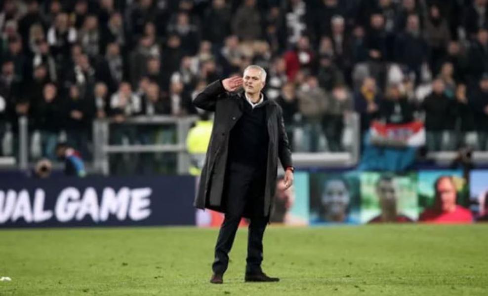 Ini Nyanyian Provokatif yang Ditujukan Fans Juventus kepada Mourinho
