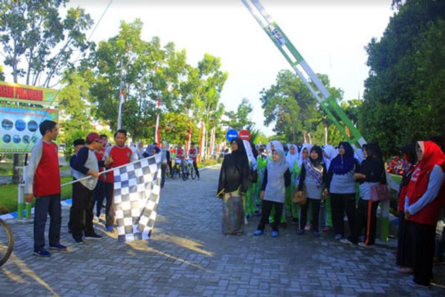 Jalan Santai Meriahkan HUT ke-56 SMK Farmasi Ikasari Pekanbaru