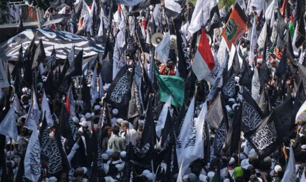 Jokowi Dituntut Nyatakan Bendera yang Dibakar Bukan Milik Ormas
