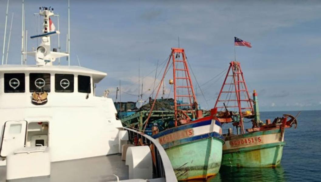 KN Bintang Laut Bakamla RI Tangkap Dua Kapal Vietnam Berbendera Malaysia