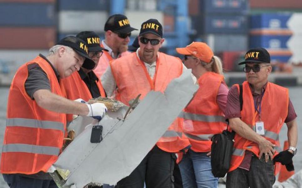 KNKT: Pesawat Tak Meledak di Udara, Pecah Saat Jatuh di Laut karena Kecepatan Tinggi