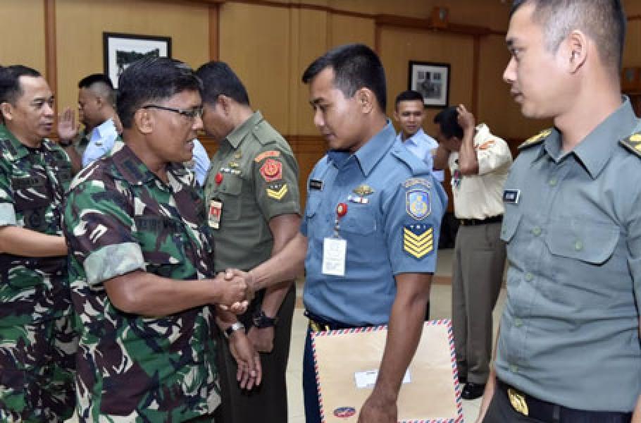 Kabidum Puspen TNI Tutup Pelatihan Kamera Video Jurnalistik