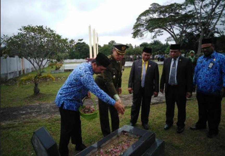 Kodim 0302/Inhu Bersama FKPD Inhu Ziarah Nasional Di TMP Indra Bhakti Pematang Reba