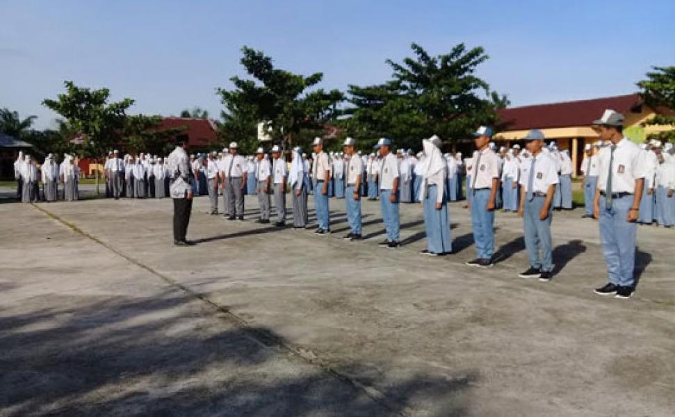 Organisasi Sekolah SMAN 1 Kepenuhan Sampaikan Ucapan Hari Guru Melalui Puisi