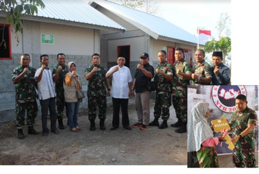 Panglima Kogasgabpad Serahkan Kunci Rumah Kepada Warga Lombok