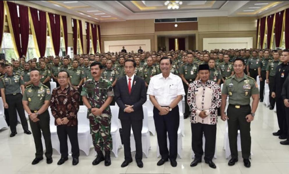 Panglima TNI Dampingi Presiden RI pada Apel Danrem Dandim di Bandung  