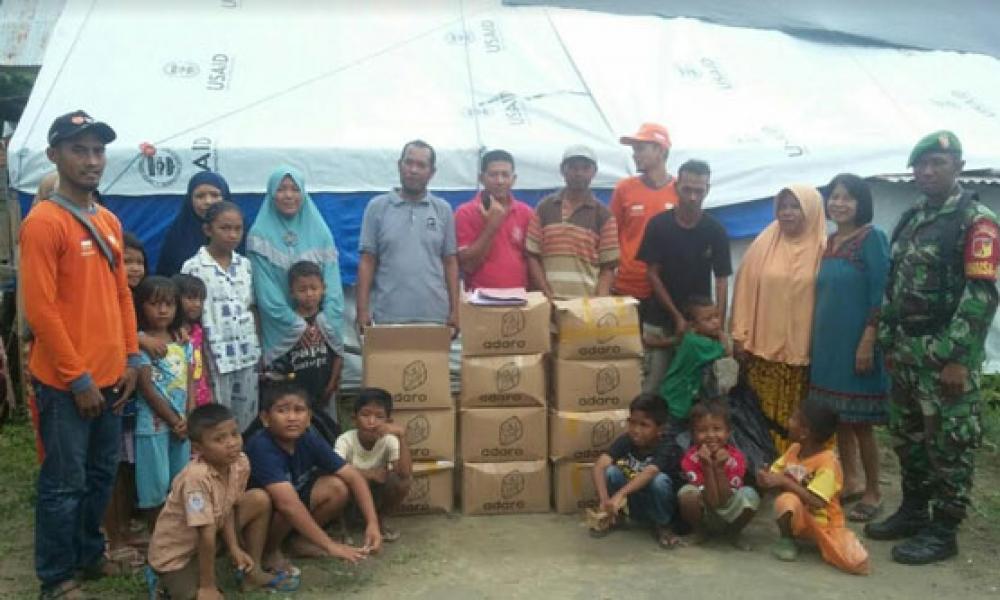 Prajurit TNI Kogasgabpad Bantu Distribusikan Logistik Pengungsi di Palu