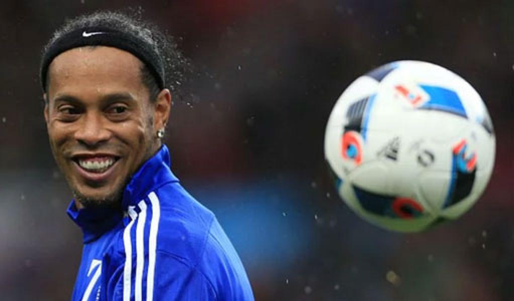 Sudah Dibayar Mahal, Ronaldinho Minta 2 Syarat Jelang ke Palembang