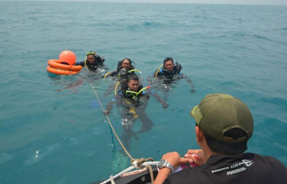 Tim SAR Bakamla RI Lakukan Pencarian Bawah Air