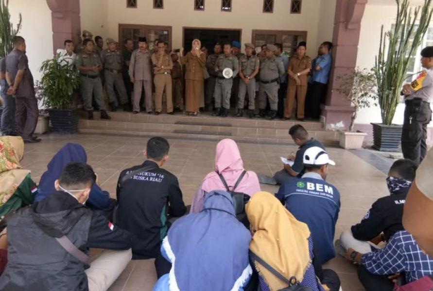 Unras Mahasiswa Kampar Tuntut Program Beasiswa