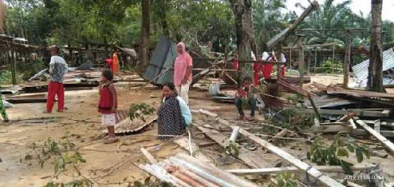 67 Rumah dan 2 Mushola di Rohil Dihantam Puting Beliung, 7 Warga Luka