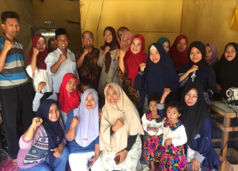 Budi Artiful Silaturahmi dengan Ibu-Ibu Penjahit se Kecamatan Pangkalan Kuras